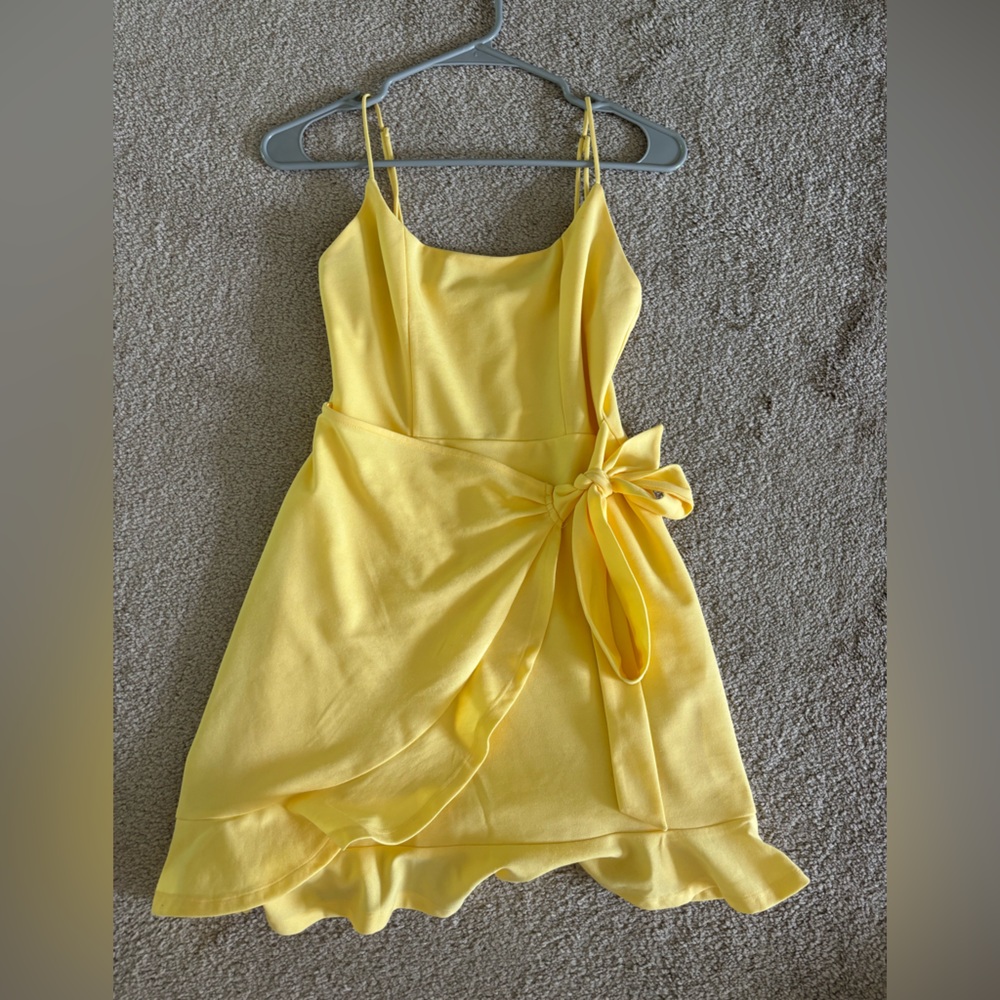 Yellow lucy in the sky dress size Small